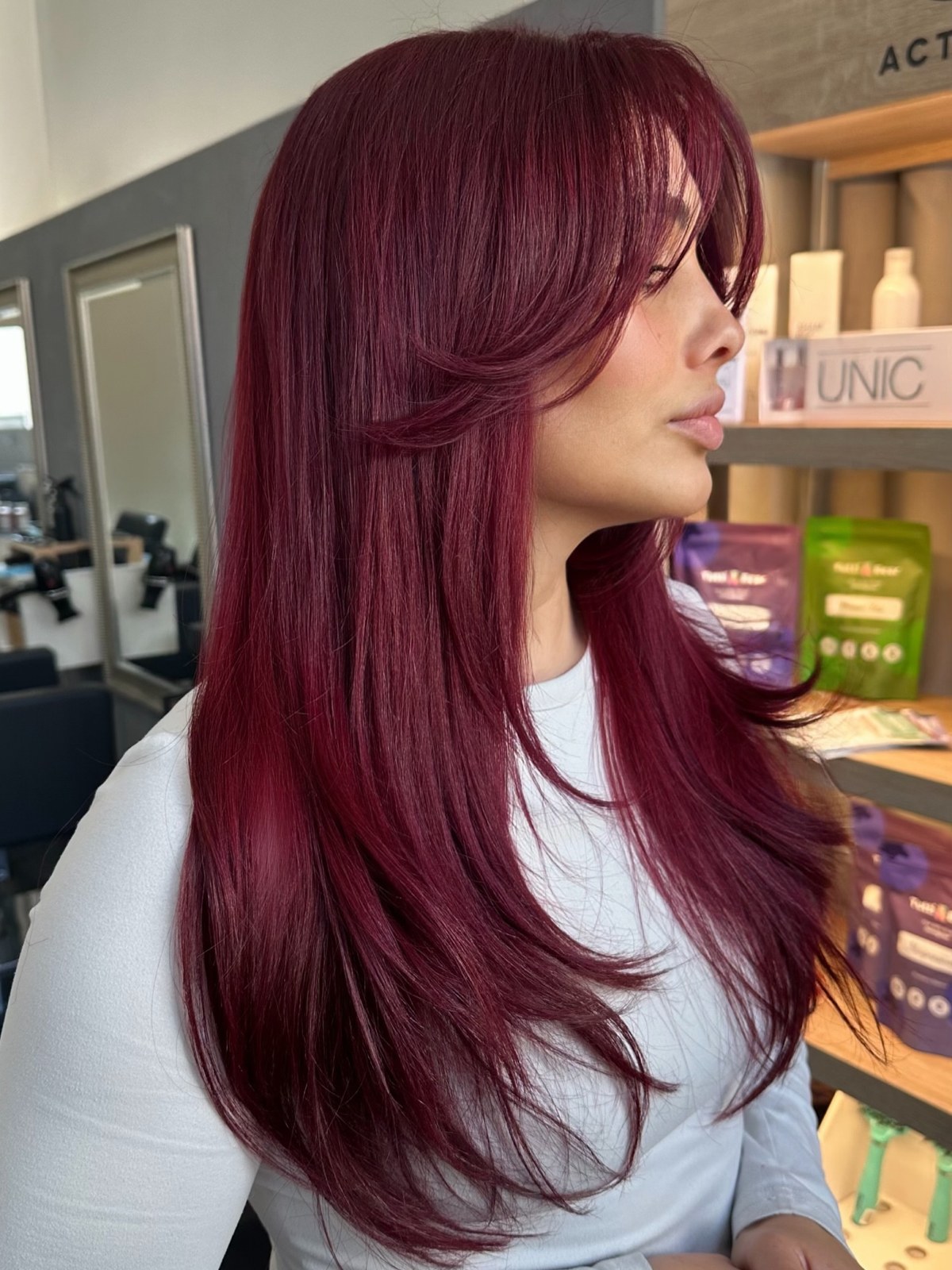 Coloração cherry cola realizada no salão